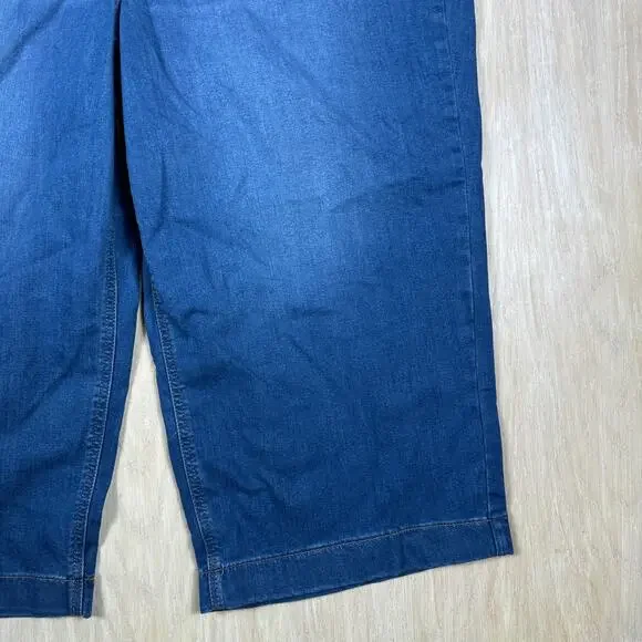 NWT Torrid High Rise Button Fly Cropped Wide Leg Jeans Plus 26 Blue Denim Casual - Picture 4 of 16